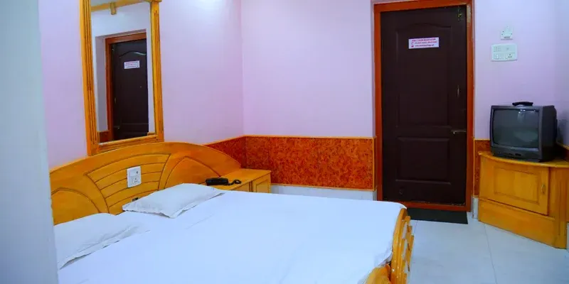 Double Bed Non A/C.
